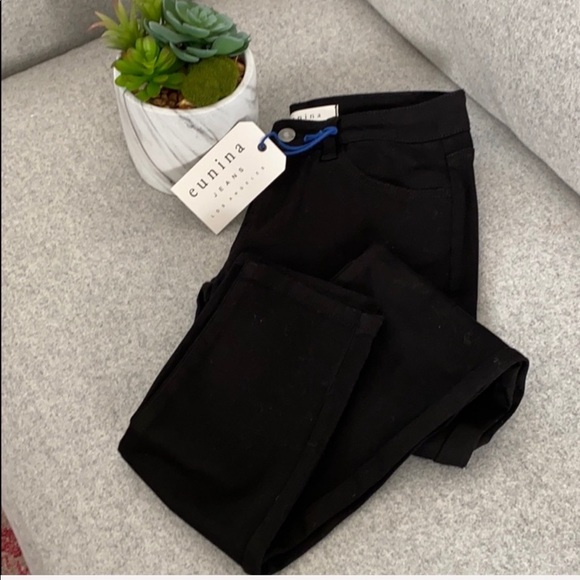 ❤️ ekAttire October Monthly Box- Black Denim Jeans - Picture 1 of 4